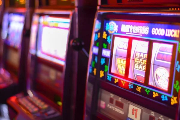 Hood vs Wolf reel display showing dual character symbols and active payline matches